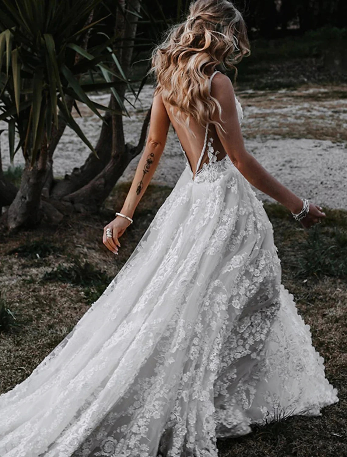 Beach Sexy Boho Wedding Dresses A-Line Sweetheart Camisole Spaghetti Strap Court Train Lace Bridal Gowns