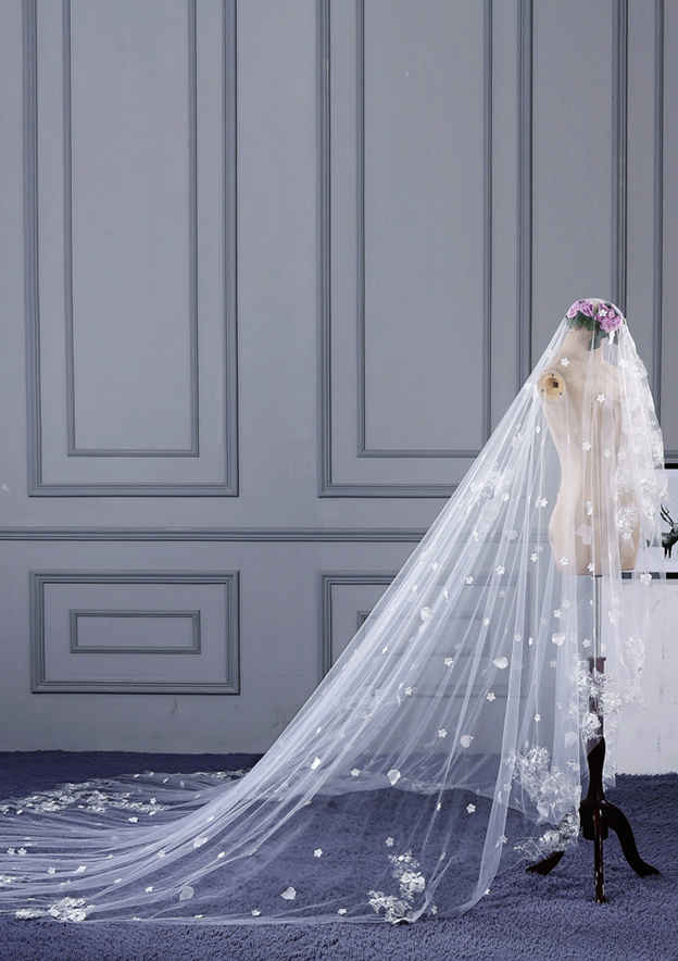 One-tier Cathedral Bridal Veils With Petal