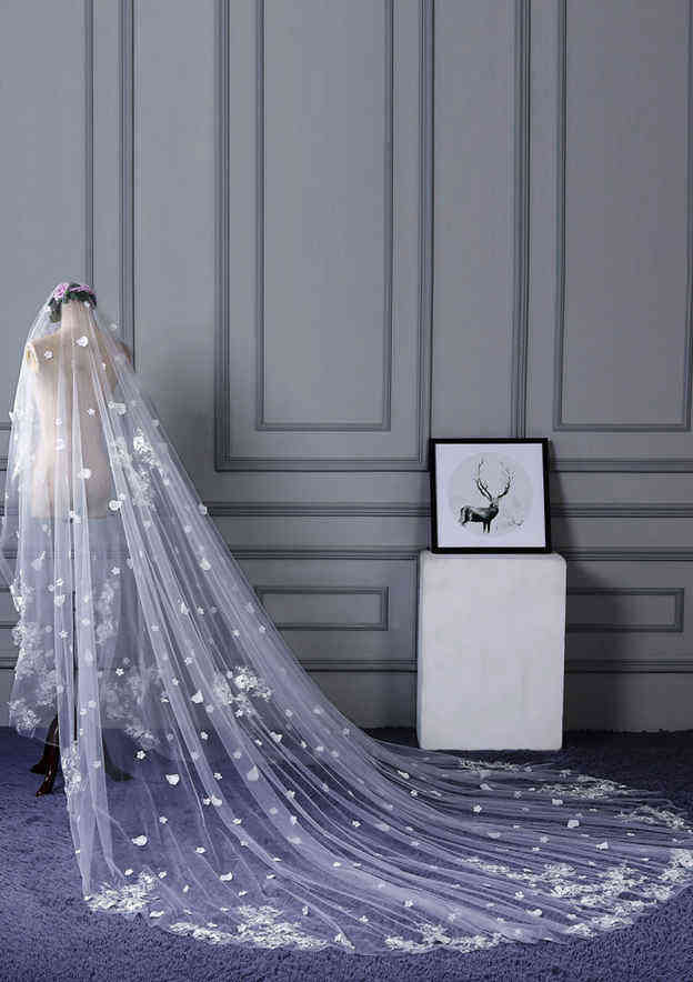 One-tier Cathedral Bridal Veils With Petal