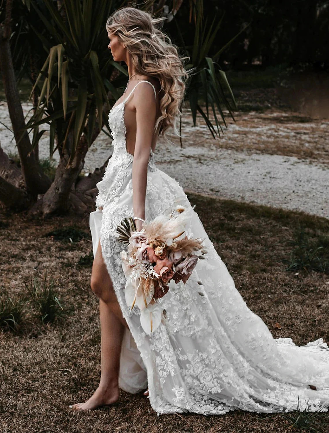 Beach Sexy Boho Wedding Dresses A-Line Sweetheart Camisole Spaghetti Strap Court Train Lace Bridal Gowns